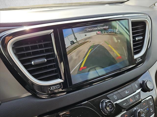 Used 2022 Chrysler Pacifica Touring-L FWD image 14