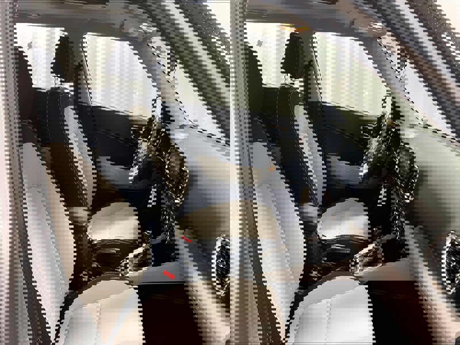 Used 2023 Hyundai Venue SEL image 11