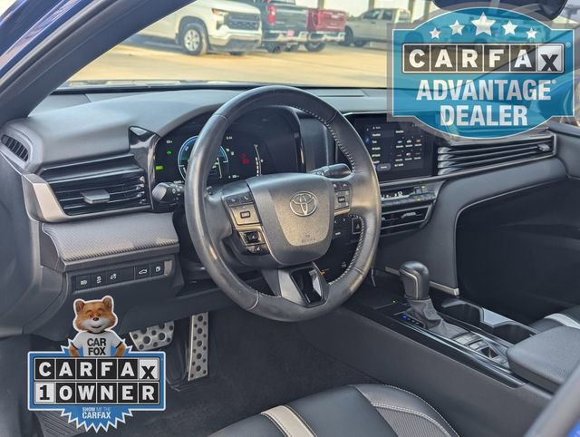 Used 2025 Toyota Camry SE w/ Convenience Package image 4