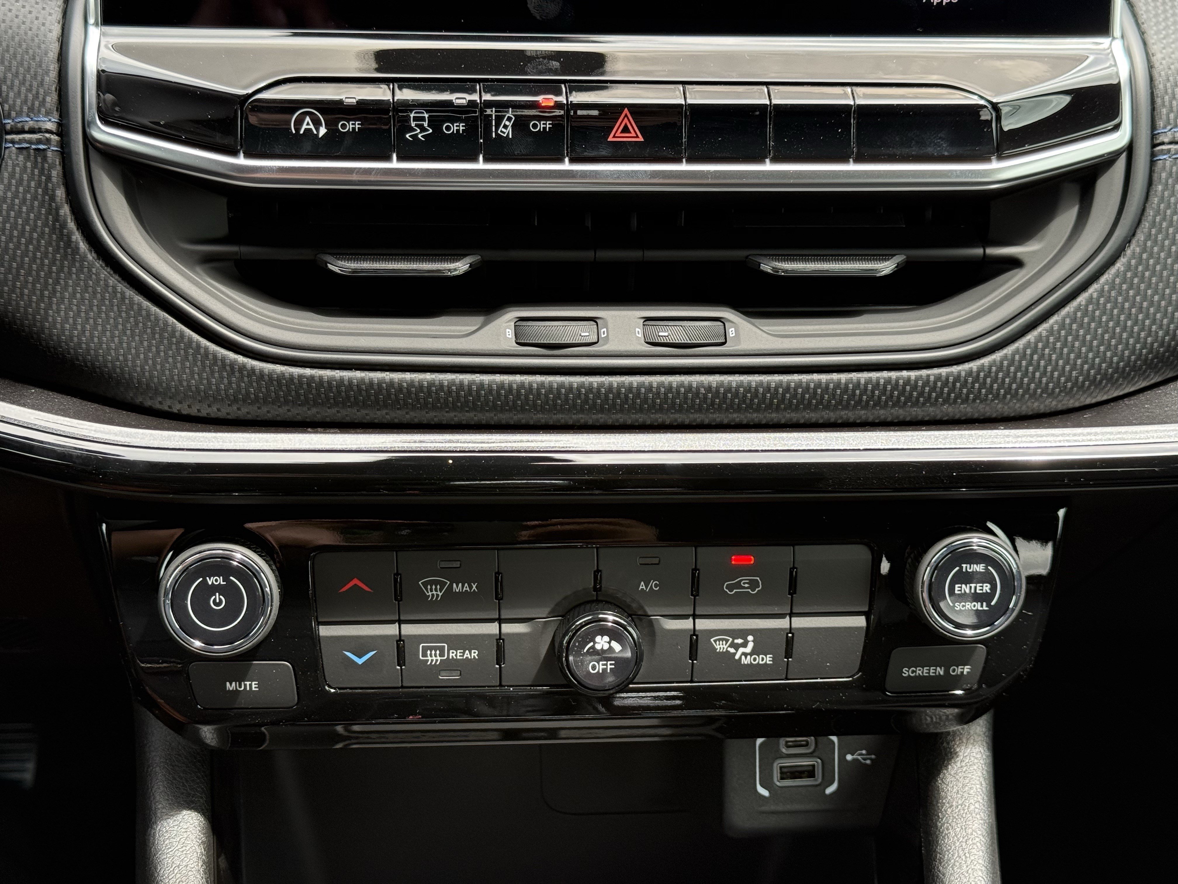 New 2026 Jeep Compass Latitude AWD/4WD image 26