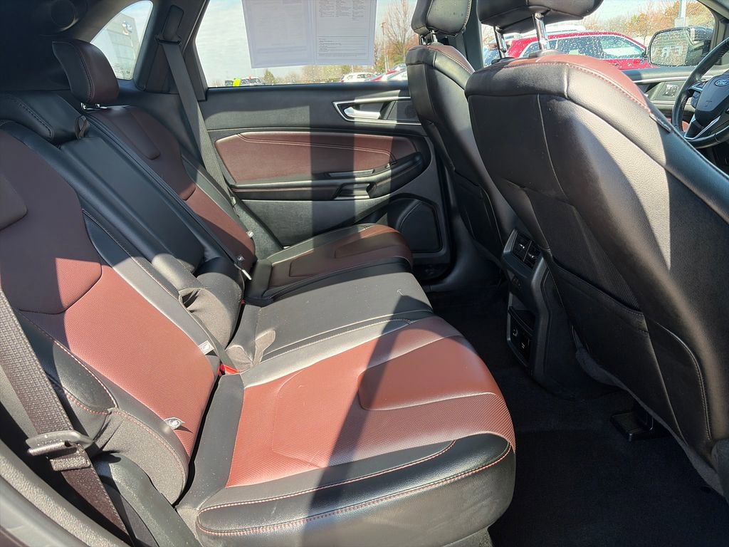 Used 2022 Ford Edge Titanium w/ Equipment Group 301A AWD/4WD image 33