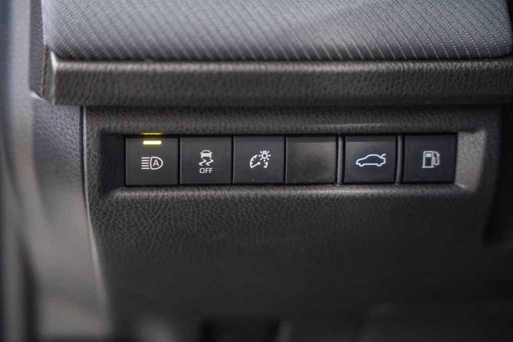 Used 2025 Toyota Camry SE image 39