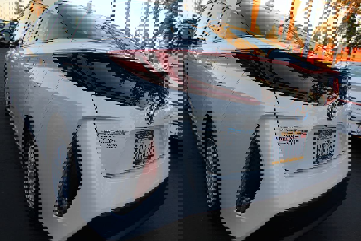 Used 2017 Toyota Prius Prime Premium image 16