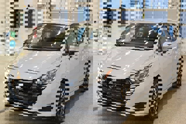 Used 2025 Nissan Versa SV image 9