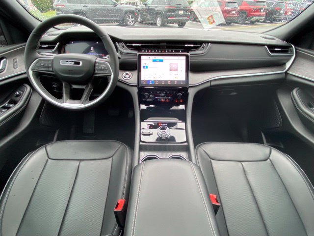 Used 2025 Jeep Grand Cherokee L Limited w/ Luxury Tech Group II AWD/4WD image 27