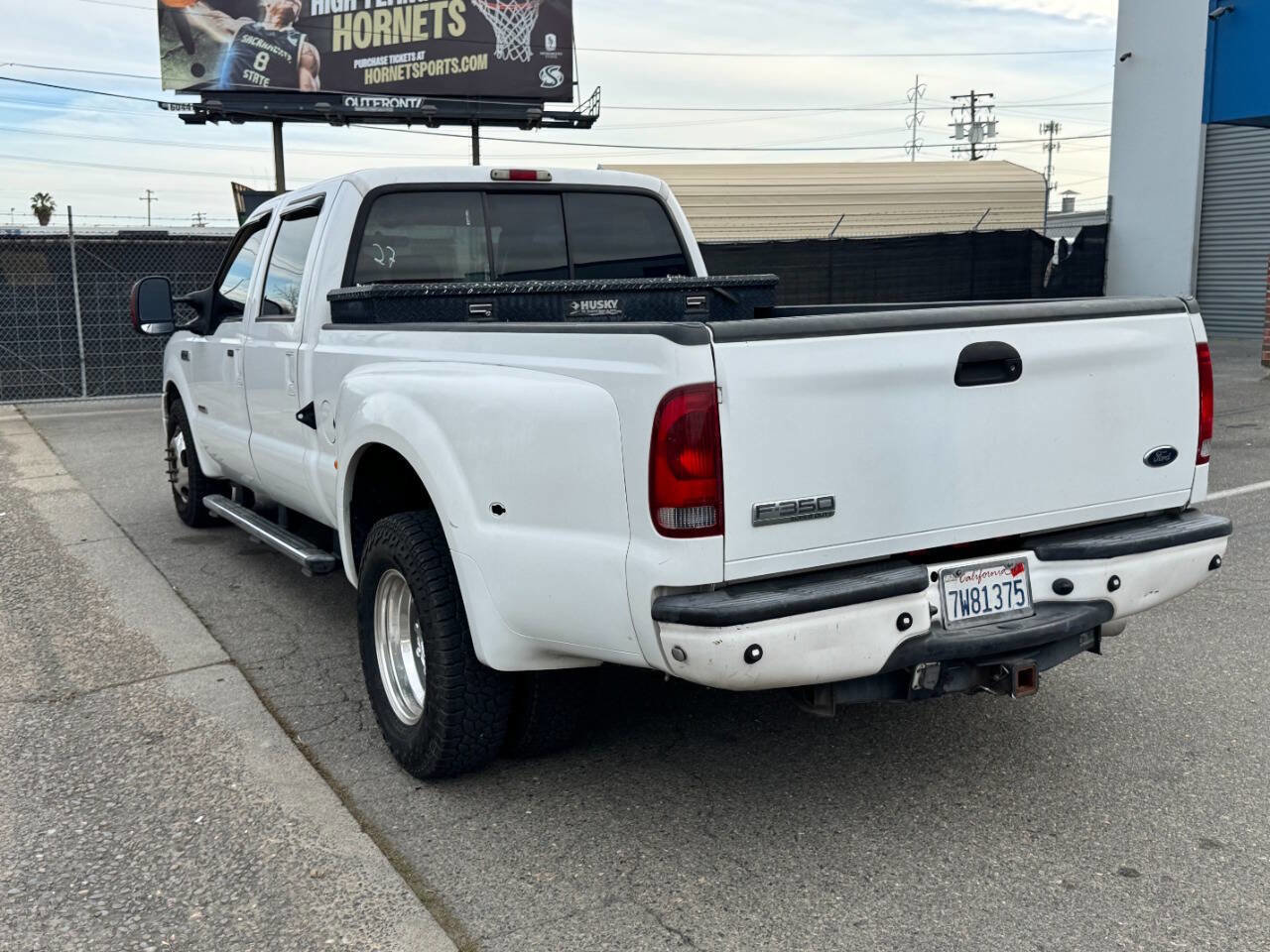 Used 2005 Ford F350 Lariat image 4