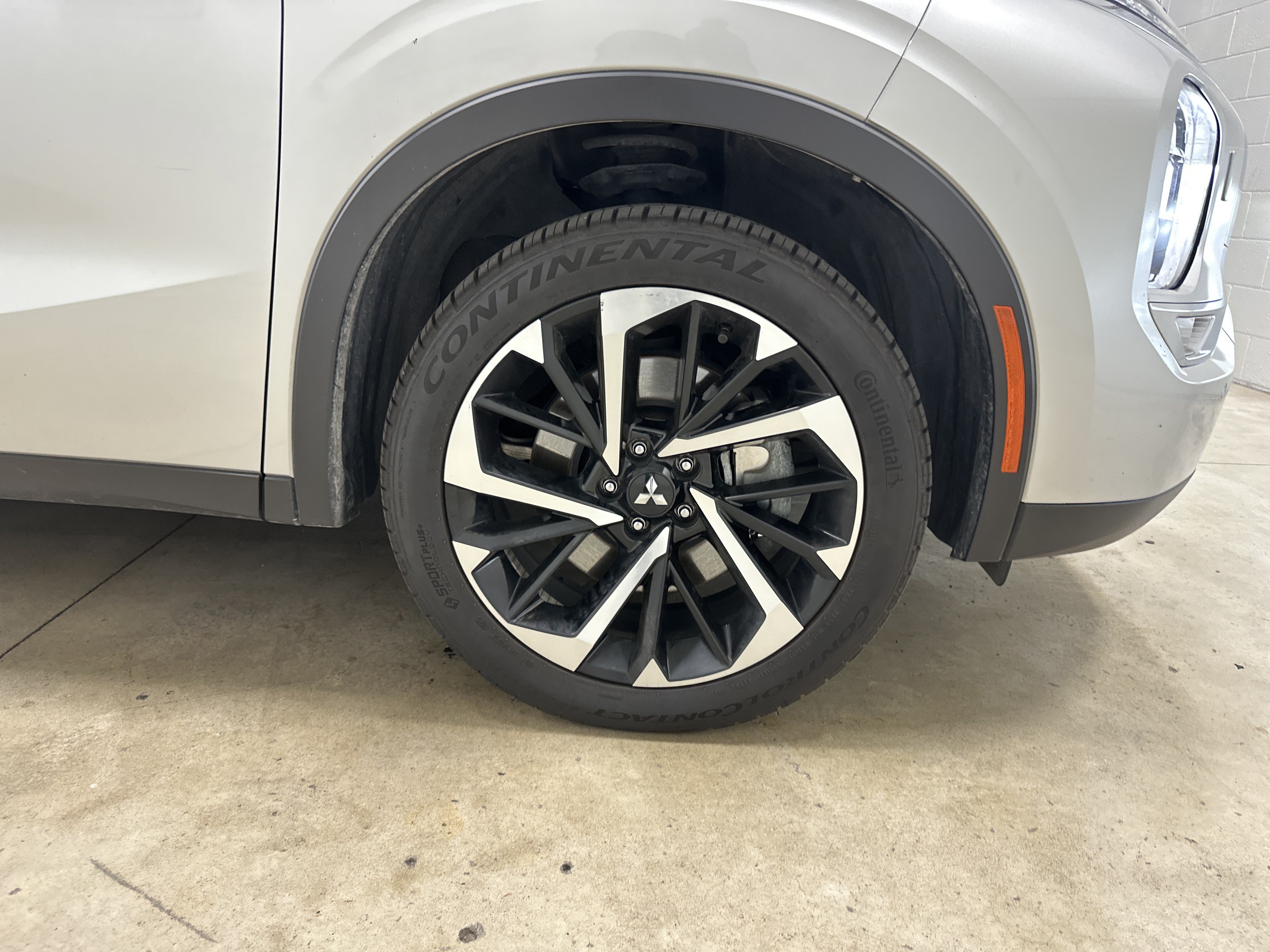 Used 2024 Mitsubishi Outlander SE AWD/4WD image 13