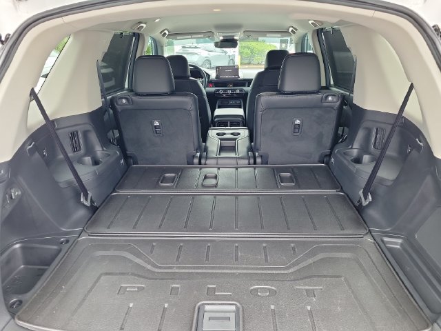 Used 2025 Honda Pilot EX-L image 8