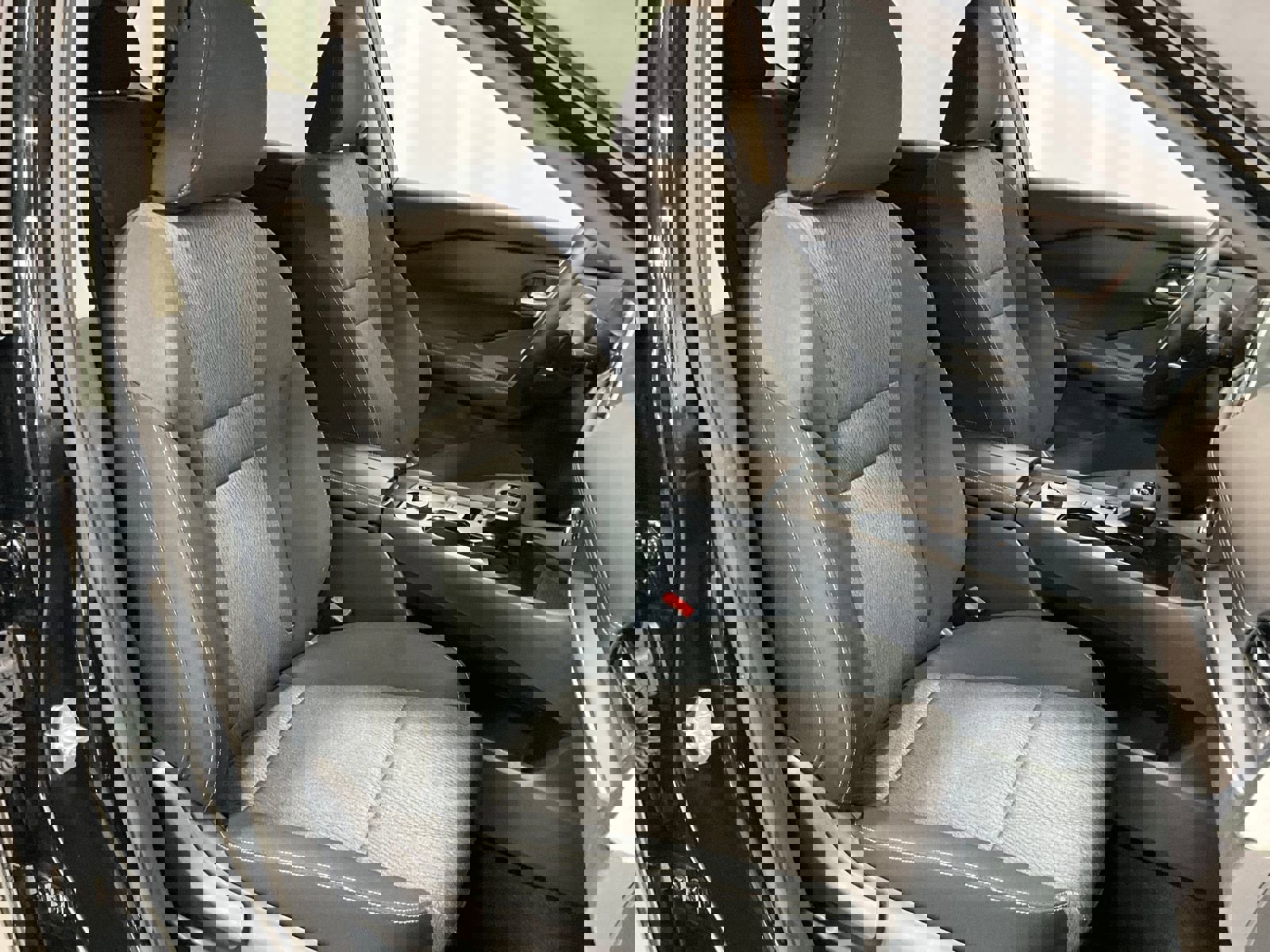 Used 2024 Nissan Rogue SV AWD/4WD image 7