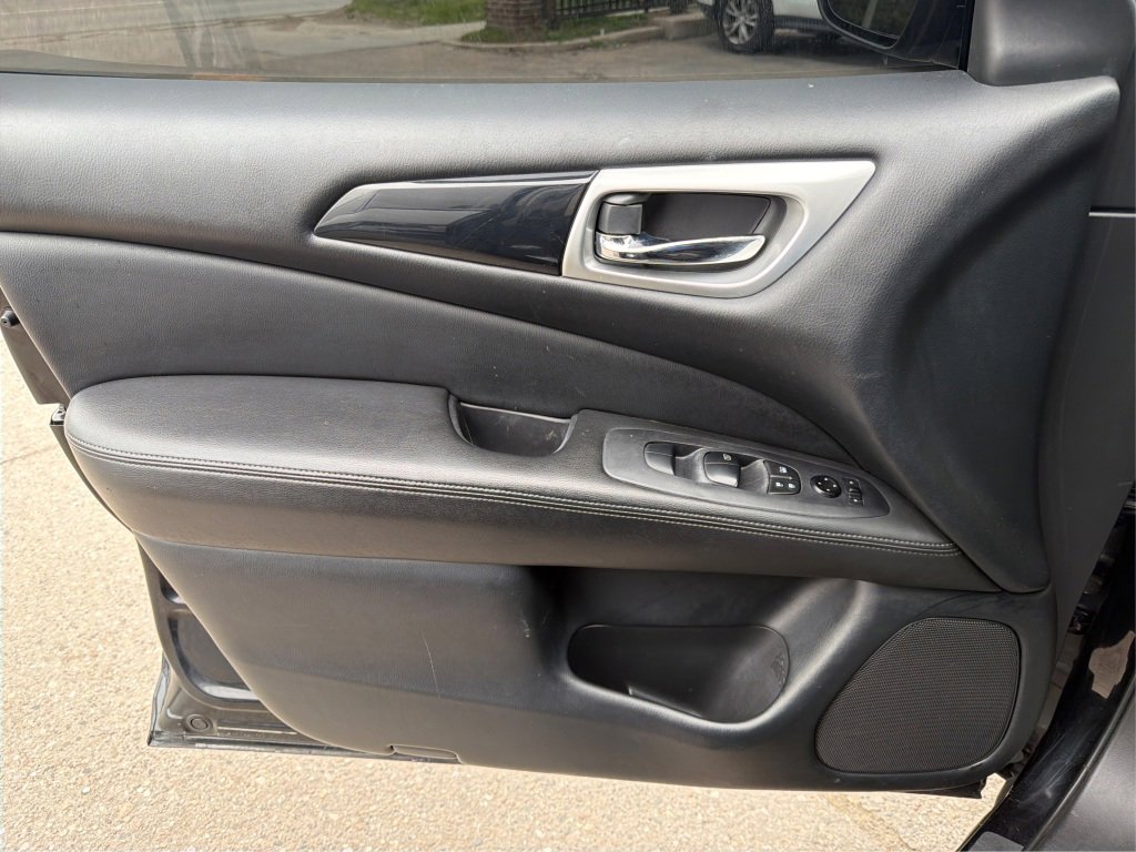 Used 2020 Nissan Pathfinder S AWD/4WD image 29