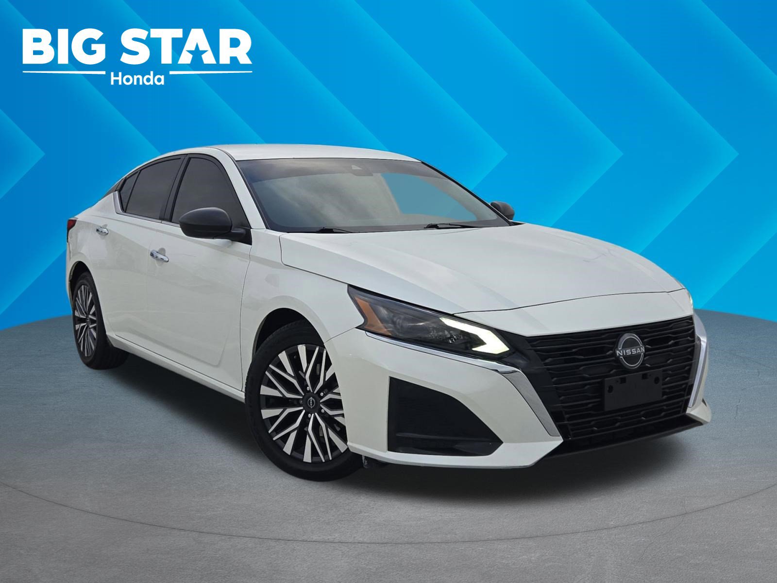 Used 2024 Nissan Altima 2.5 SV