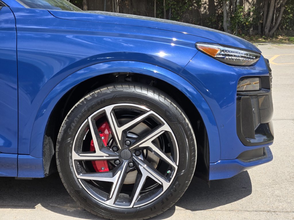New 2027 Audi SQ6 e-tron Prestige AWD/4WD image 13