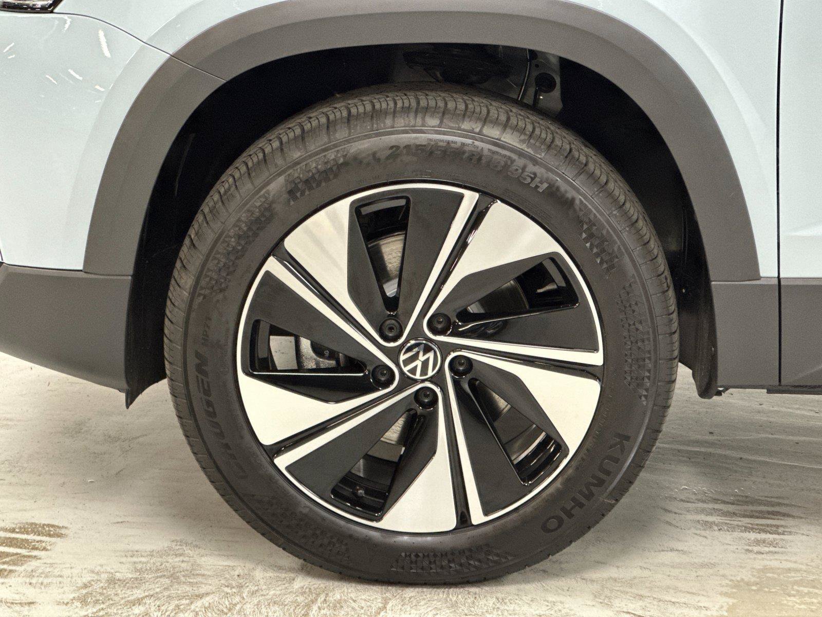 New 2027 Volkswagen Taos SE AWD/4WD image 24