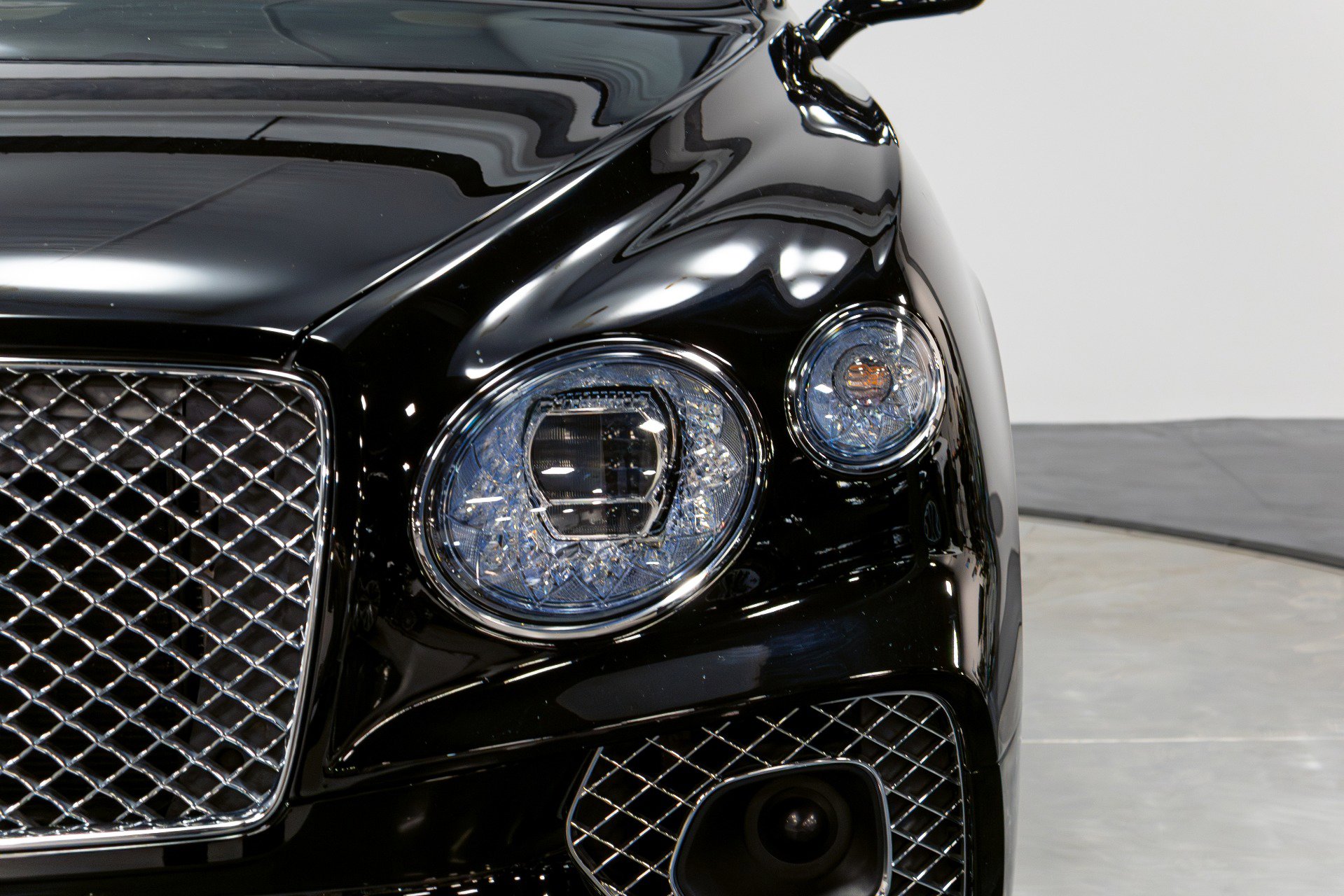 Used 2021 Bentley Bentayga w/ First Edition Specification AWD/4WD image 55