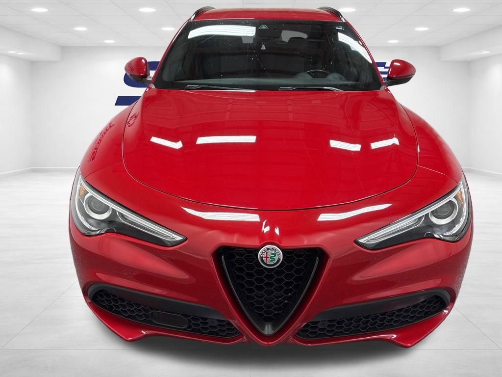 Used 2022 Alfa Romeo Stelvio Sprint image 3