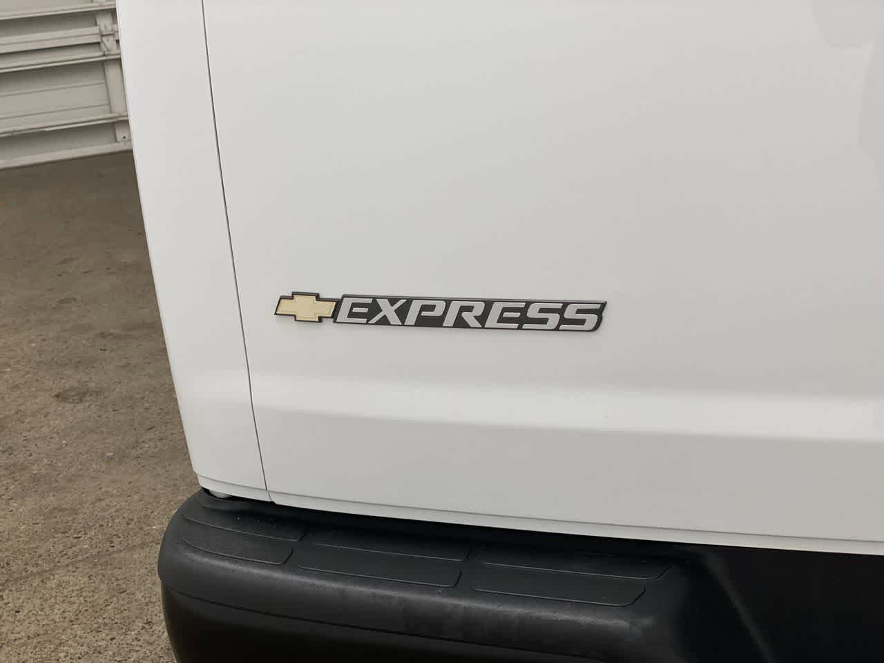 Used 2025 Chevrolet Express 2500 Extended w/ Driver Convenience Package RWD image 10