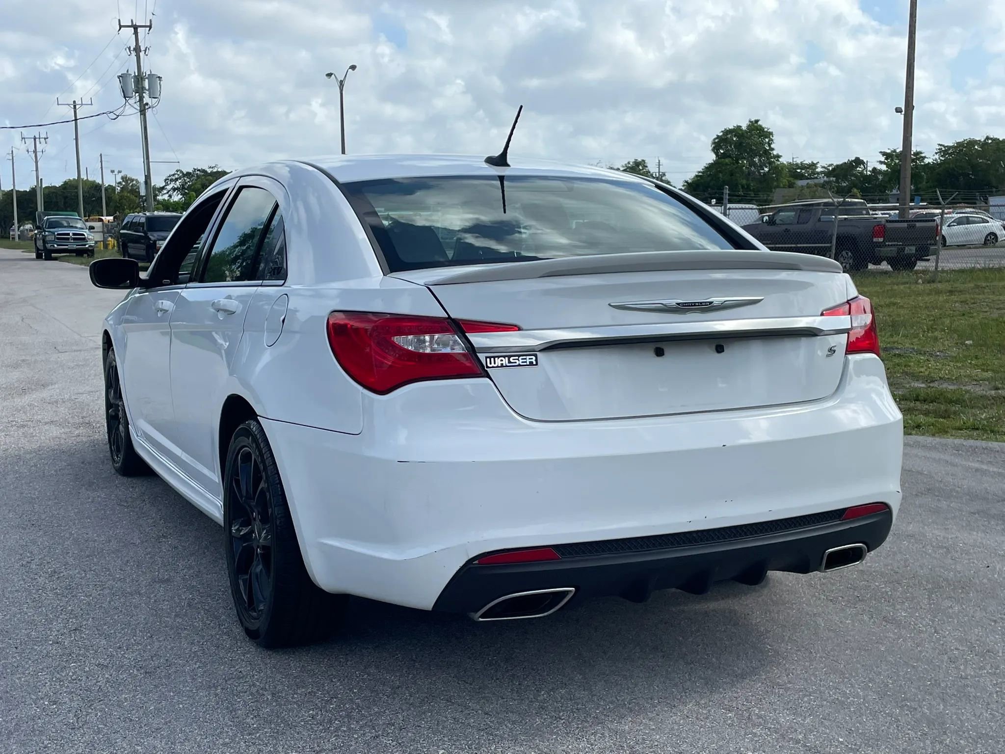 Used 2014 Chrysler 200 Limited w/ 200 Super S Group FWD image 8
