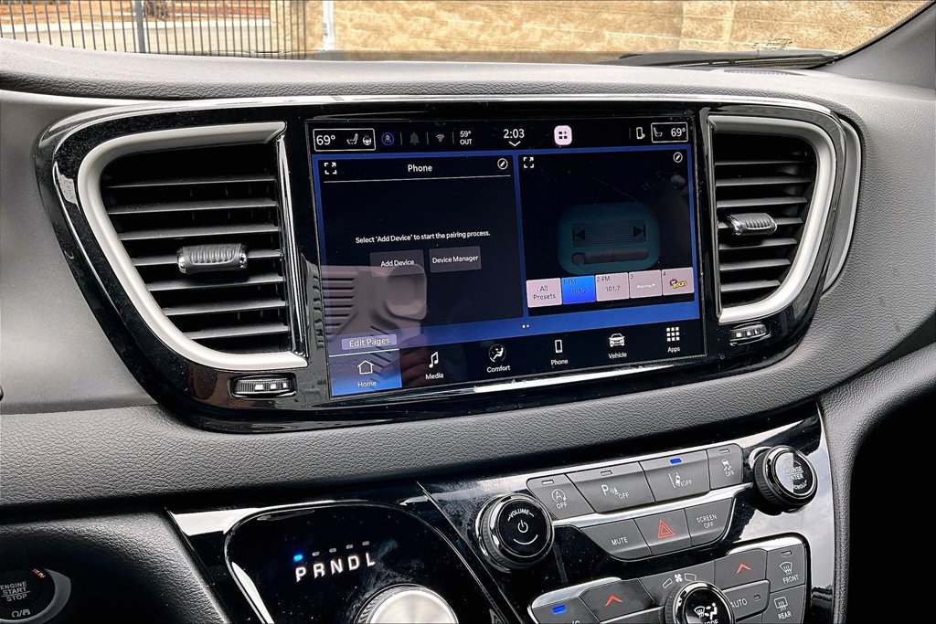 Certified 2026 Chrysler Pacifica Select FWD image 35