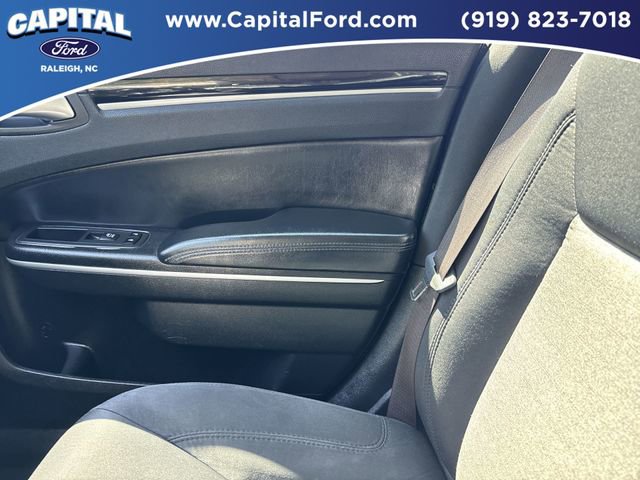 Used 2023 Chrysler 300 Touring w/ Sport Appearance Package RWD image 28