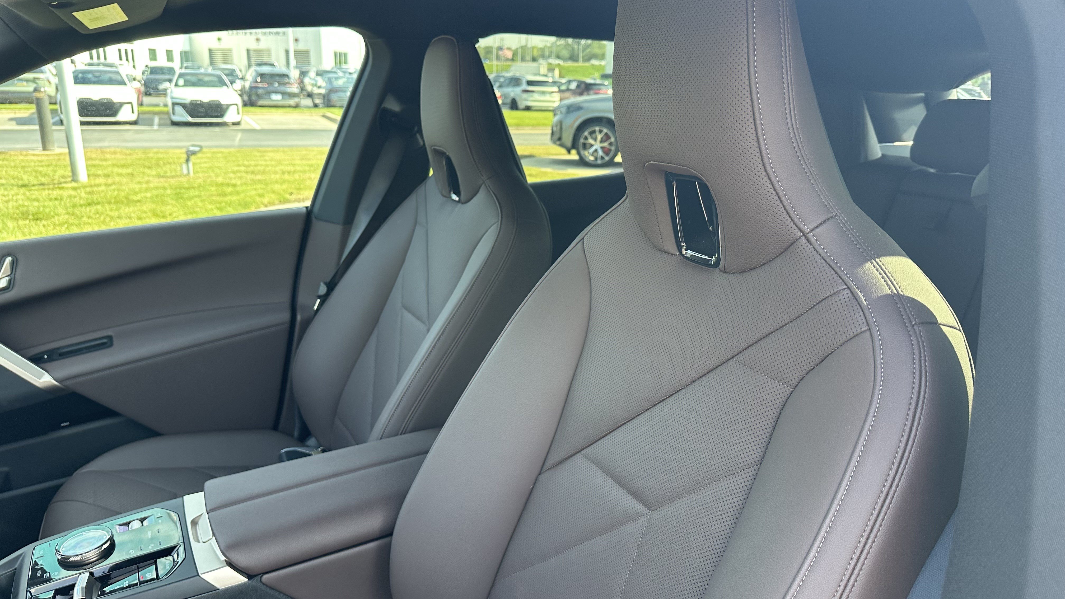 Certified 2026 BMW iX xDrive45 w/ Premium Package AWD/4WD image 18