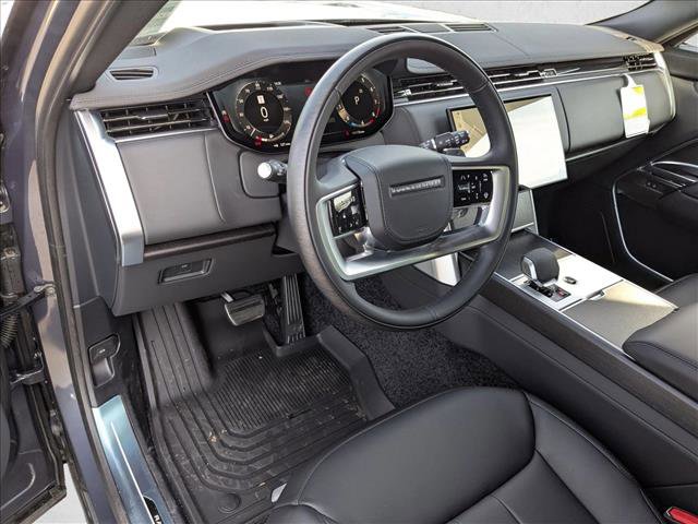 New 2025 Land Rover Range Rover SE image 3