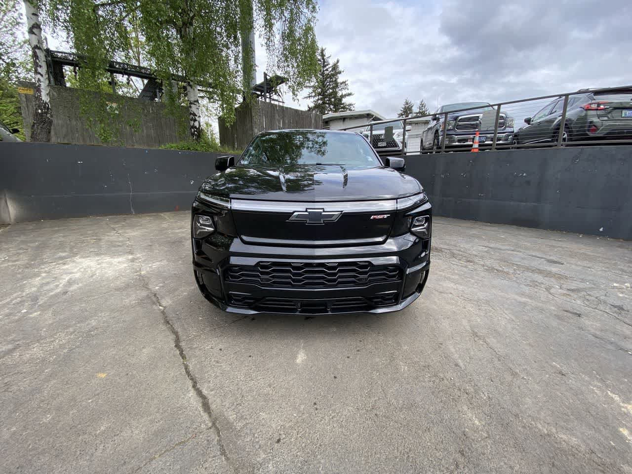 Used 2024 Chevrolet Silverado EV RST AWD/4WD image 9