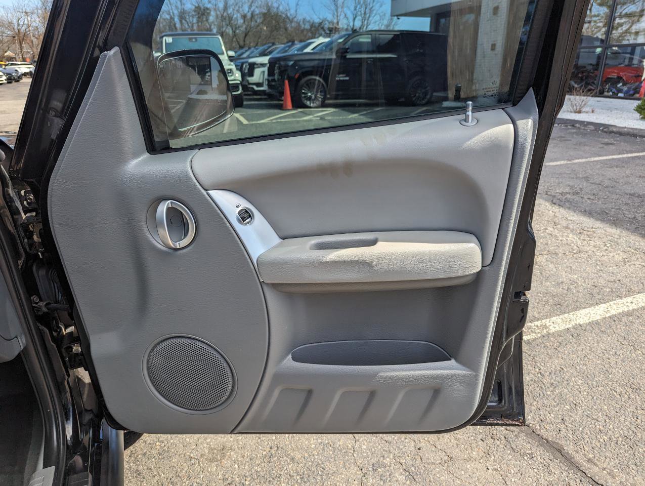 Used 2005 Jeep Liberty Limited AWD/4WD image 28