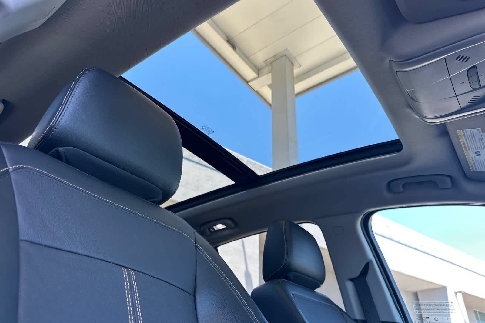 Used 2023 Chevrolet Equinox Premier AWD/4WD image 17