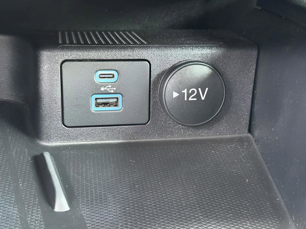 Used 2022 Ford Escape SEL w/ SEL Stealth AWD Package image 17