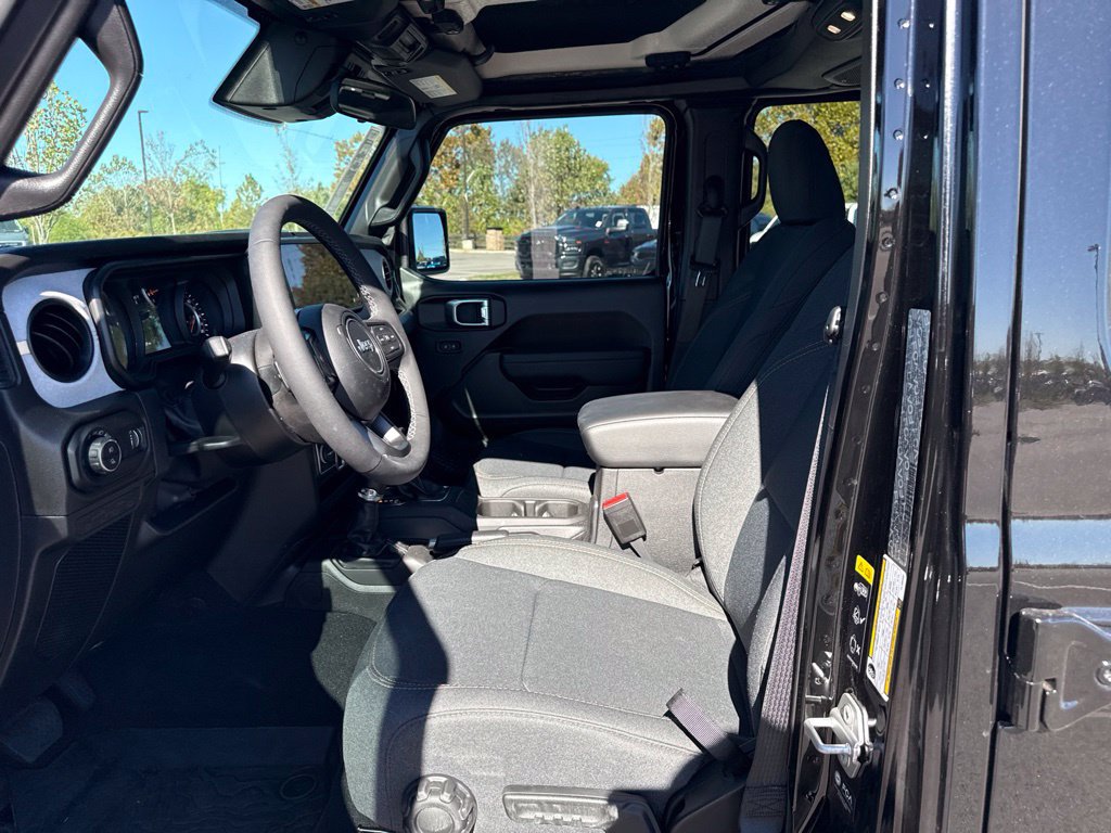 New 2026 Jeep Gladiator Sport w/ Dual Top Group AWD/4WD image 10