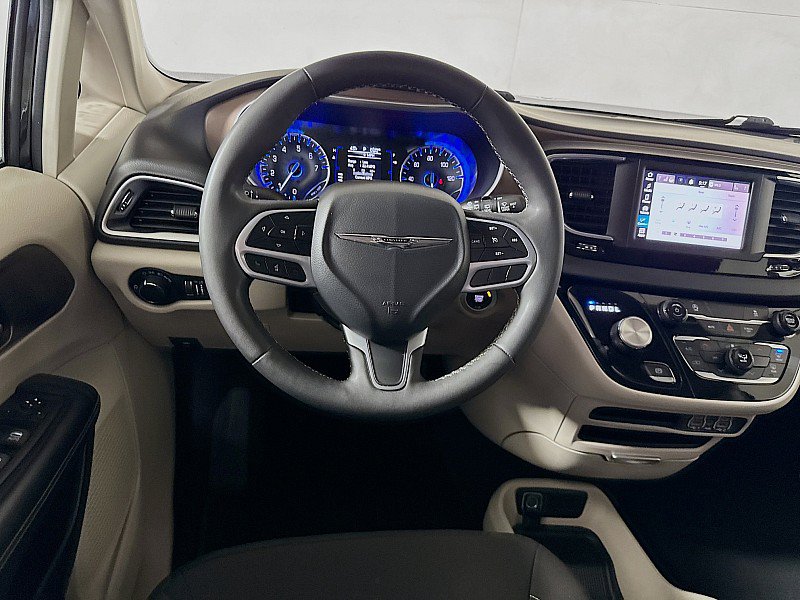 Used 2023 Chrysler Voyager LX image 22