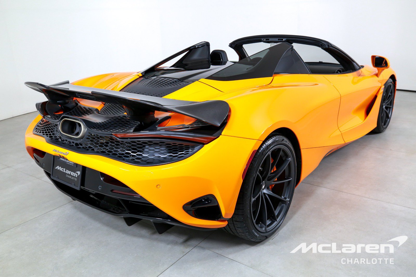 Used 2026 McLaren 750S Spider RWD image 10