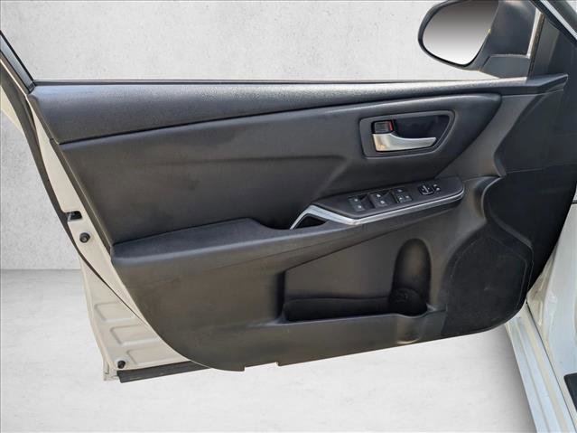 Used 2016 Toyota Camry SE image 6
