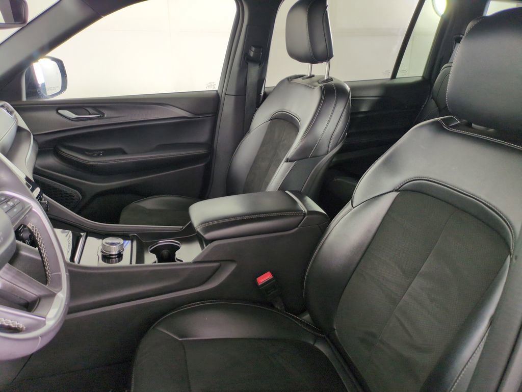 Used 2024 Jeep Grand Cherokee L Altitude image 12
