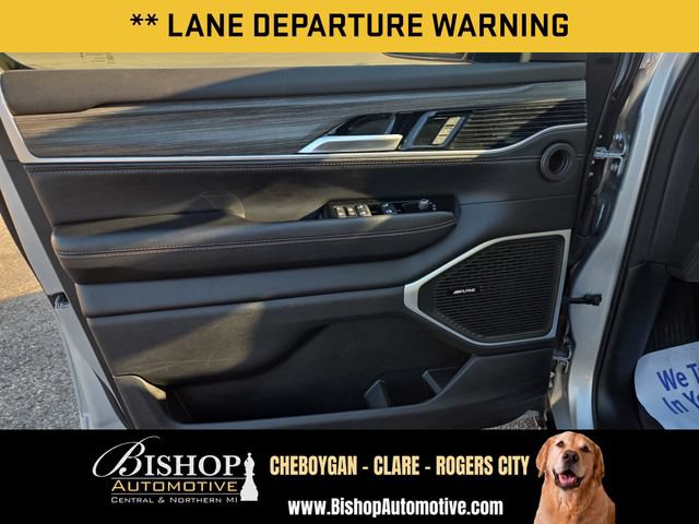 Used 2023 Jeep Wagoneer L Series II AWD/4WD image 17