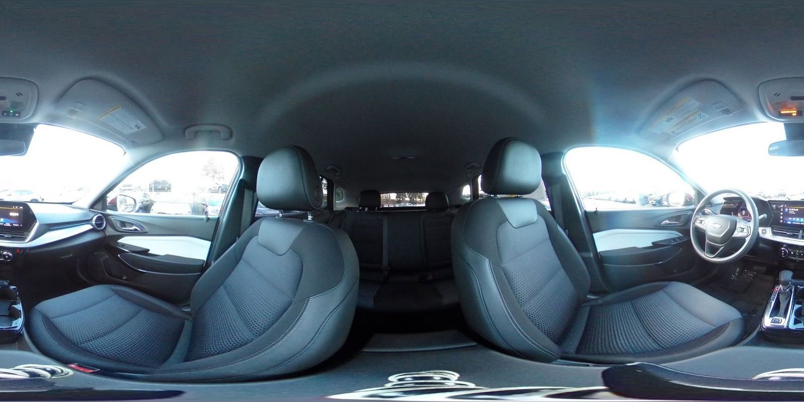 Used 2025 Chevrolet Trax LT FWD image 43