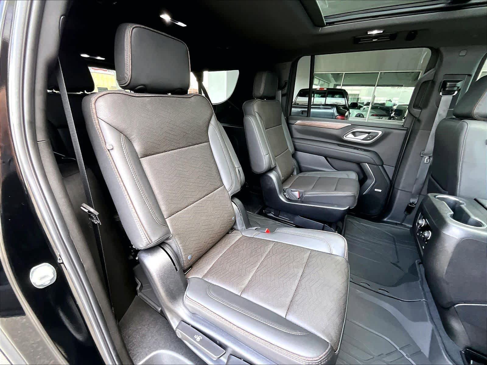 Used 2024 Chevrolet Suburban High Country image 16