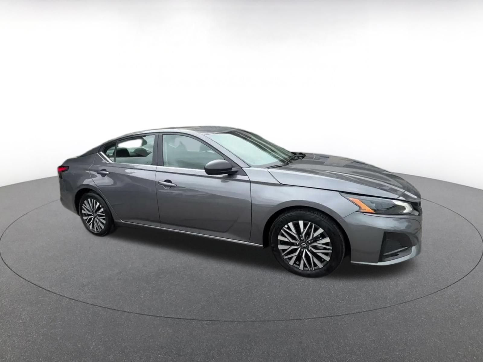 Used 2026 Nissan Altima 2.5 SV FWD image 2