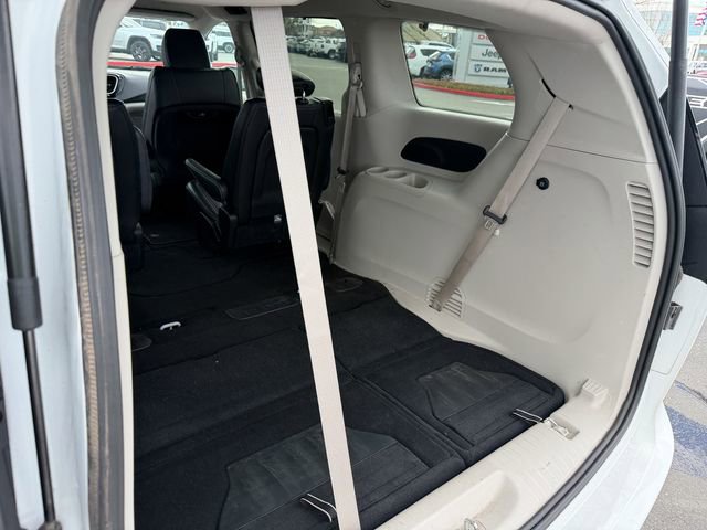 Used 2023 Chrysler Pacifica Touring-L image 26
