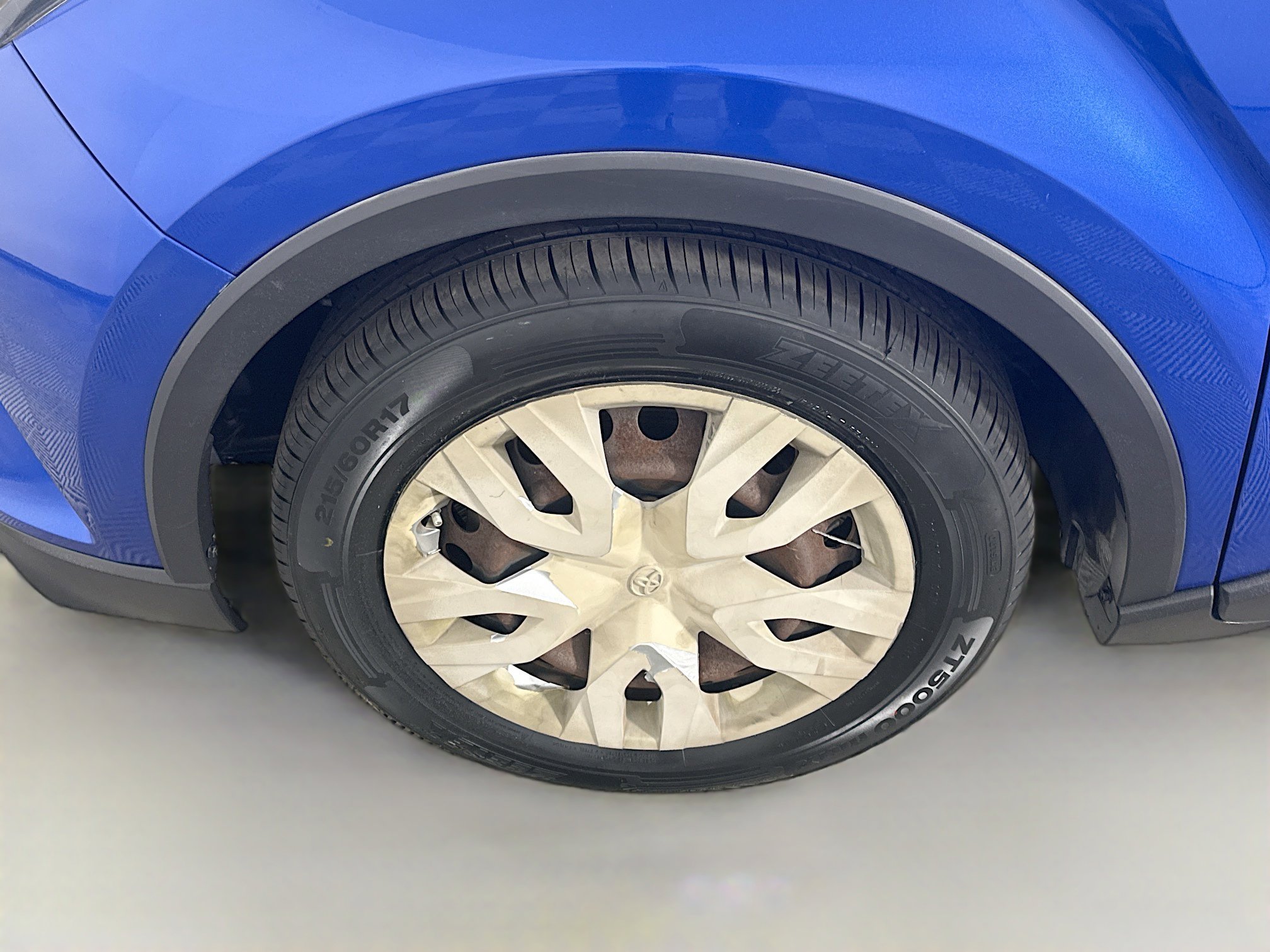 Used 2019 Toyota C-HR LE image 37