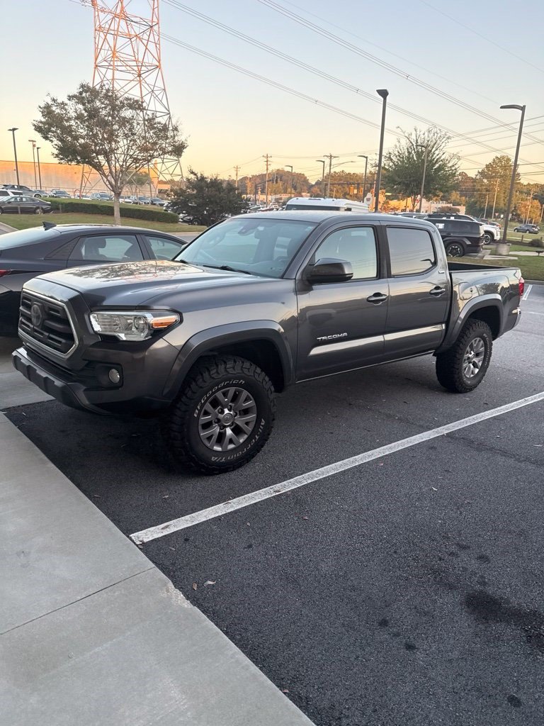 Used 2019 Toyota Tacoma SR5 RWD image 2