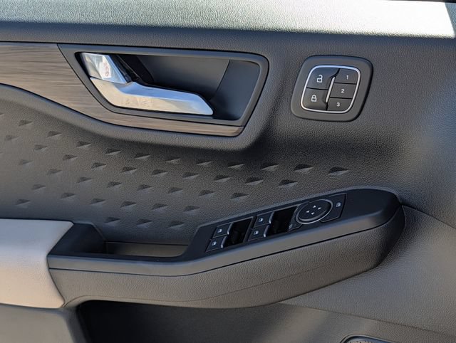 Used 2020 Ford Escape Titanium AWD/4WD image 24