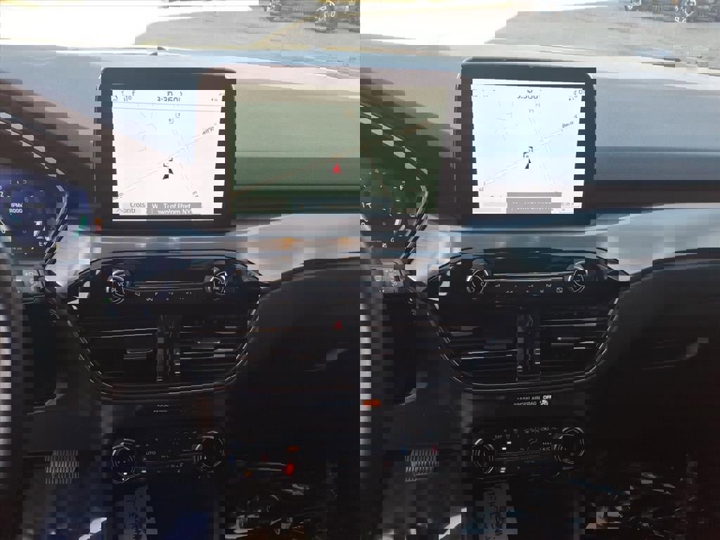 Used 2022 Ford Escape Titanium image 11