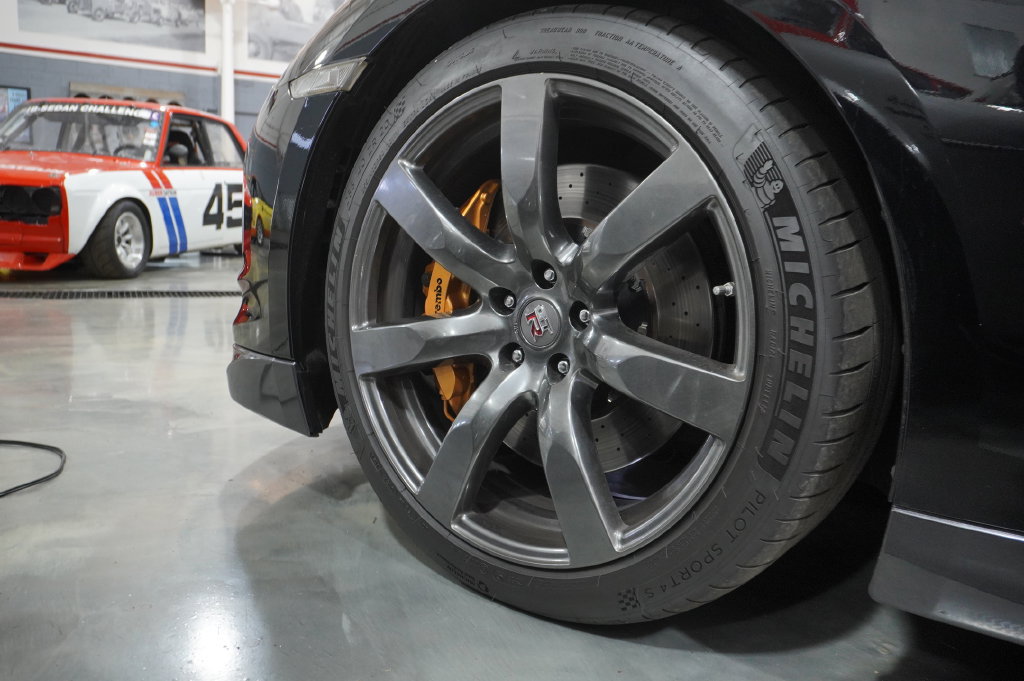 Used 2009 Nissan GT-R Premium AWD/4WD image 10