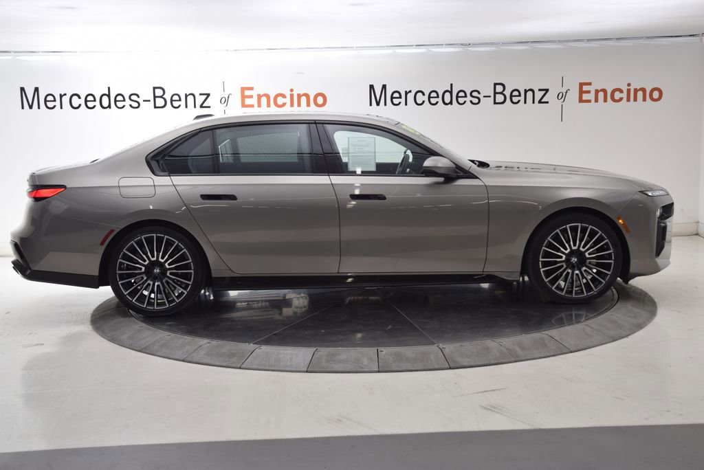 Used 2025 BMW 760i xDrive w/ Executive Package image 7