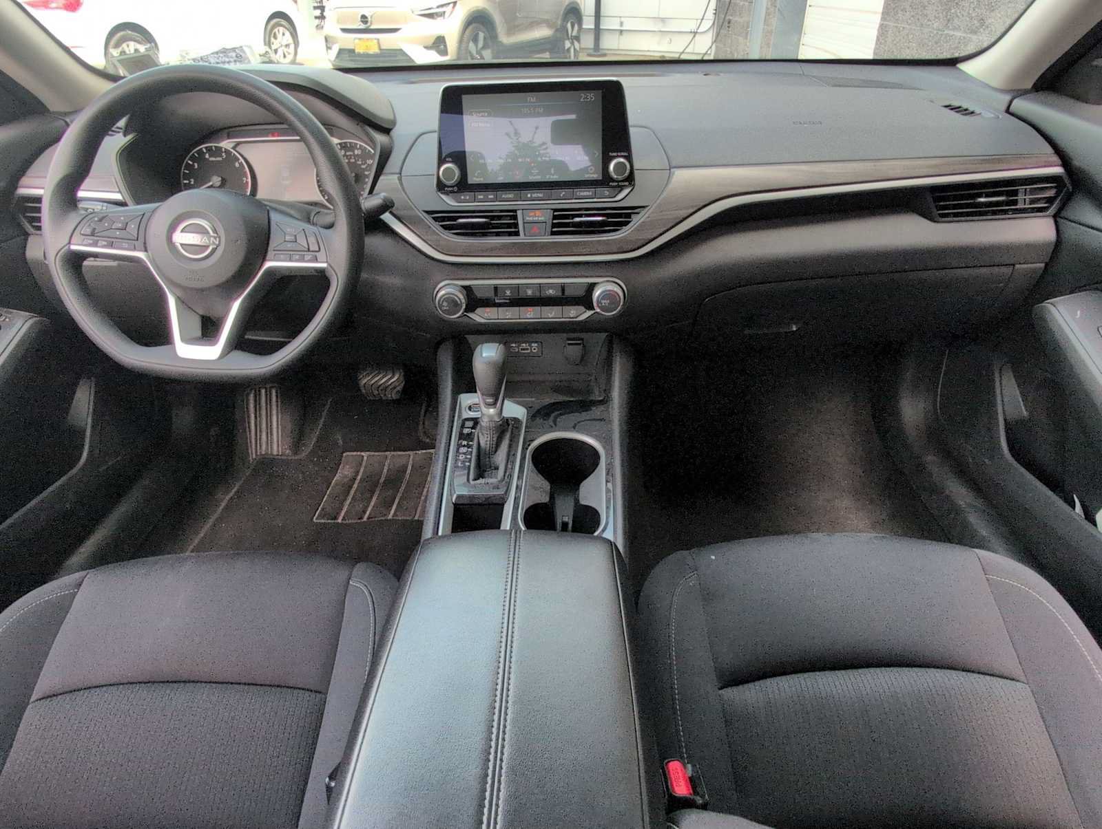 Used 2024 Nissan Altima 2.5 SV FWD image 15