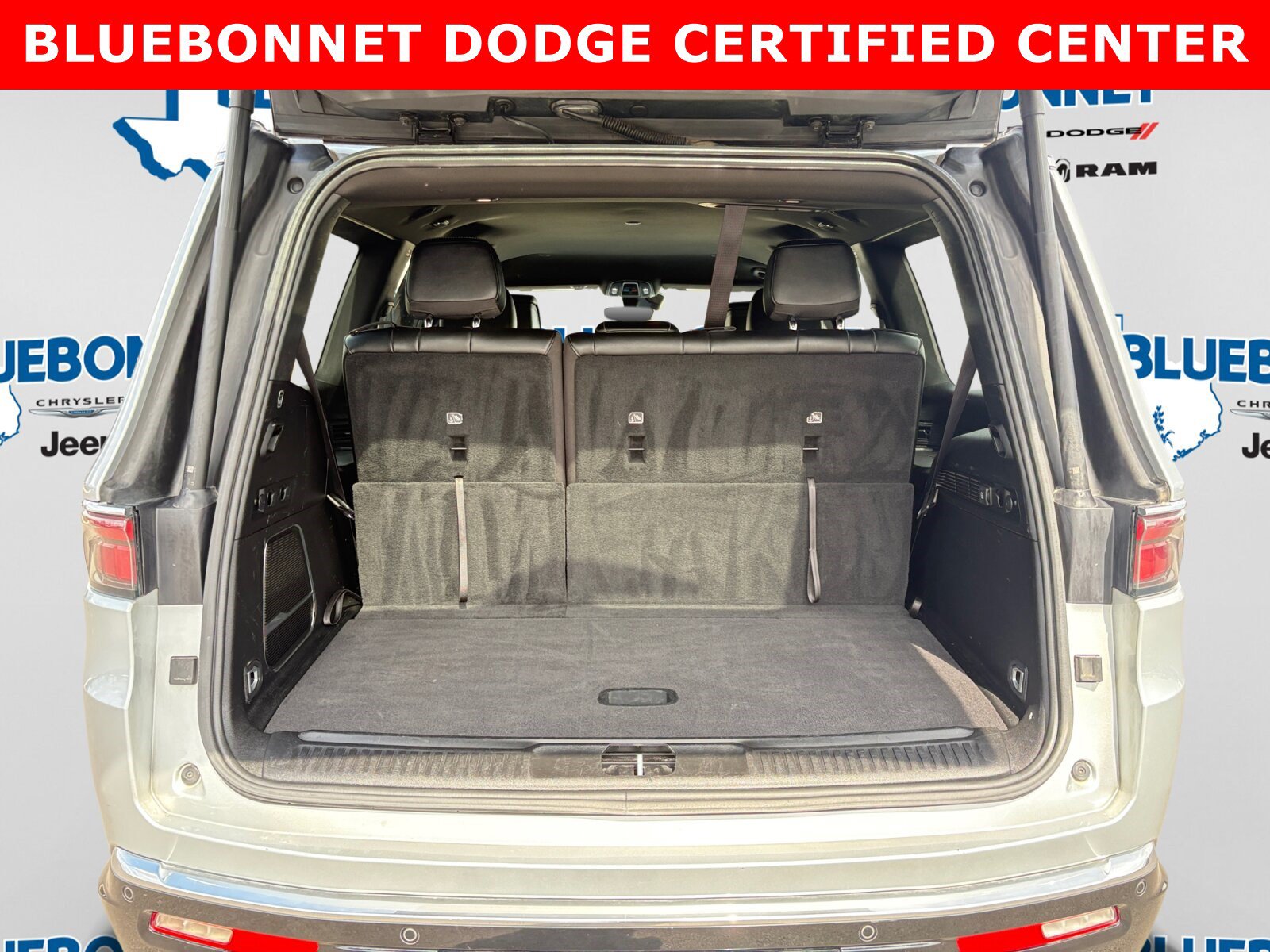 Used 2024 Jeep Wagoneer Series II w/ Flexible Seating Group AWD/4WD image 22