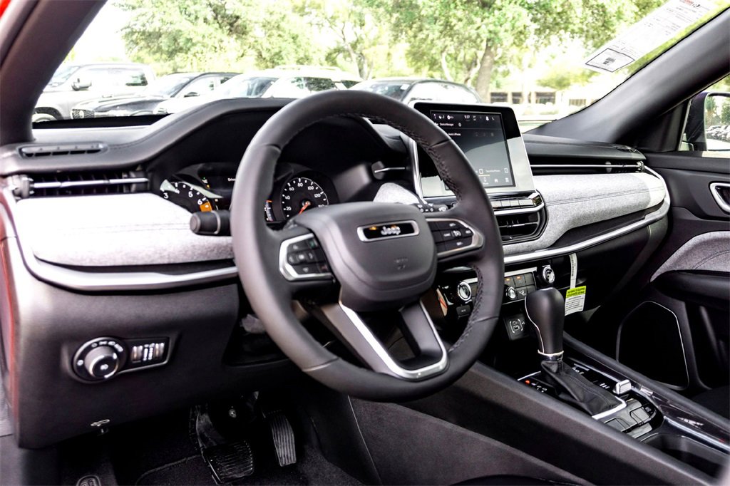 New 2026 Jeep Compass Latitude image 11