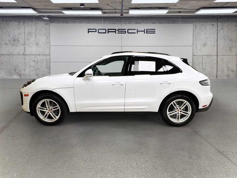 Certified 2026 Porsche Macan AWD/4WD image 2