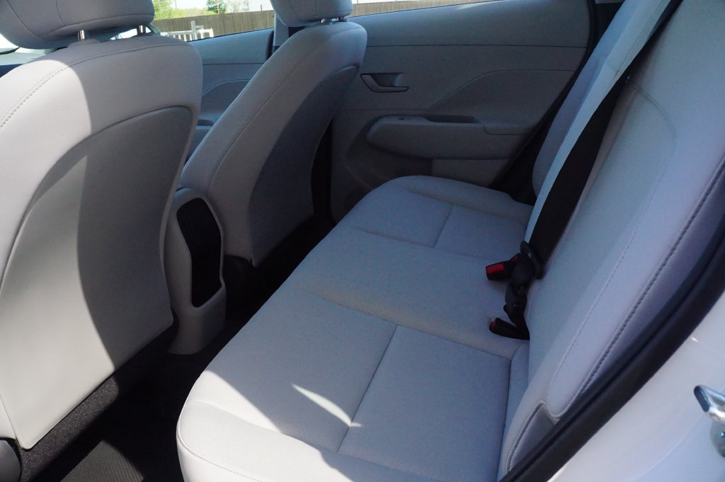 New 2027 Hyundai Kona SE FWD image 19